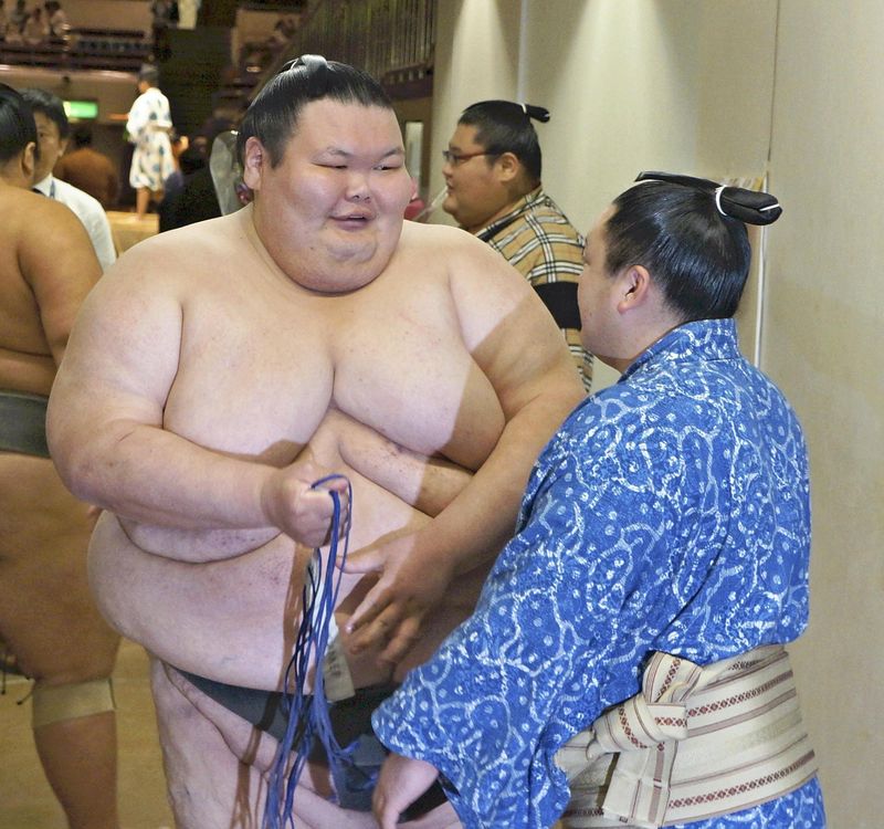 biggest sumo wrestler